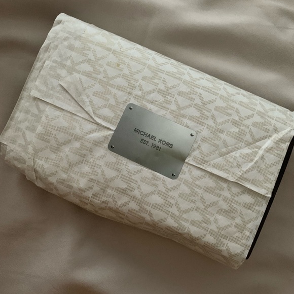 Michael Kors double zip wristlet - Picture 5 of 5